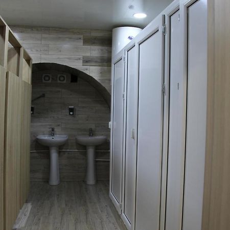 Blossom Hostel Updated ! Обновлено !!! City Center! Perfect Order!!! Snow-White Bed Linen!!! Идеальный Порядок!!! Белоснежное Постельное Белье!!! Центр Города !!! Тбилиси Экстерьер фото