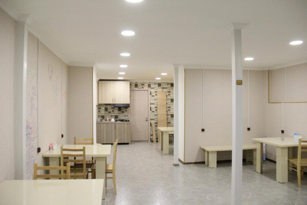 Blossom Hostel Updated ! Обновлено !!! City Center! Perfect Order!!! Snow-White Bed Linen!!! Идеальный Порядок!!! Белоснежное Постельное Белье!!! Центр Города !!! Тбилиси Экстерьер фото