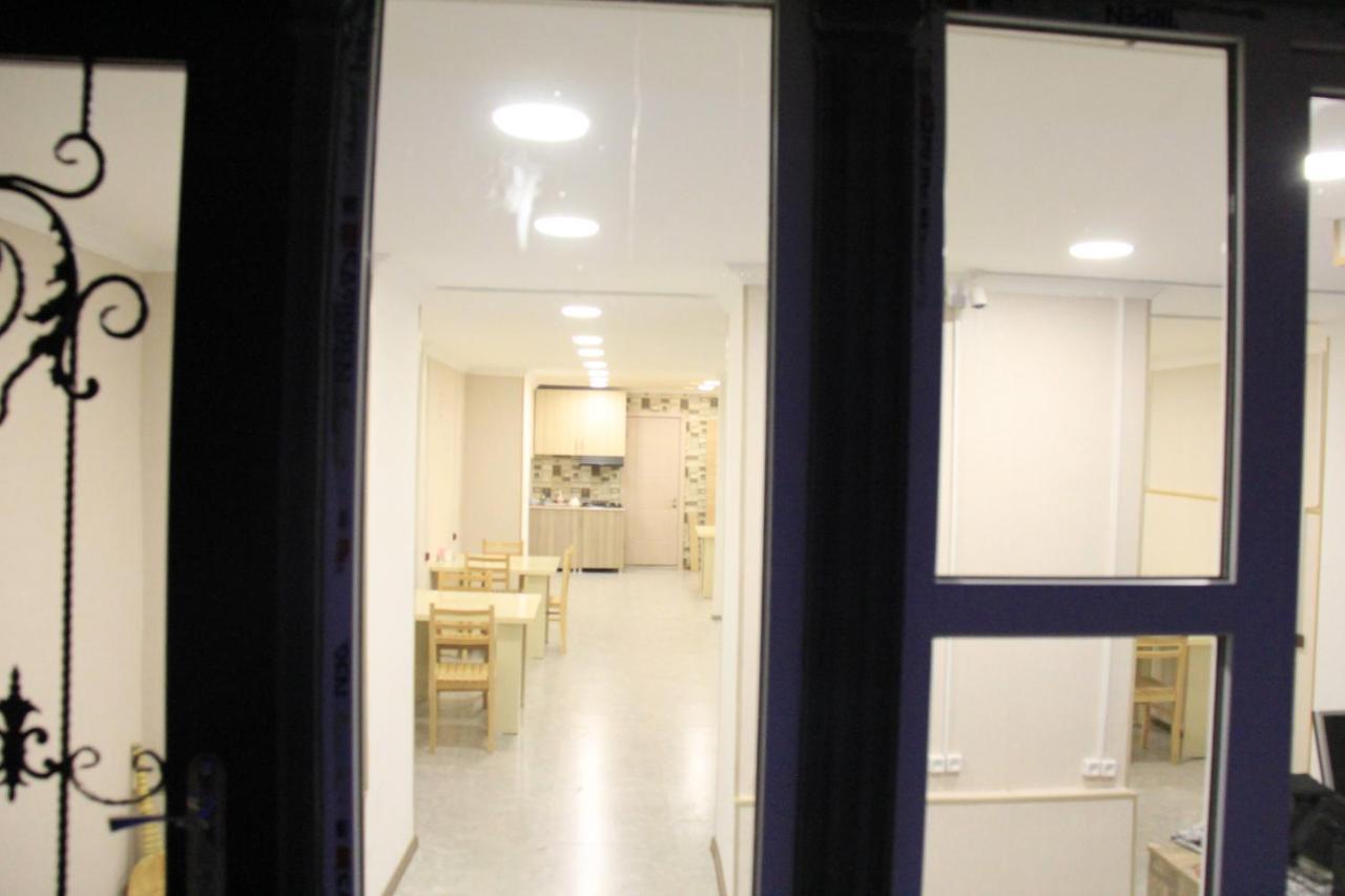 Blossom Hostel Updated ! Обновлено !!! City Center! Perfect Order!!! Snow-White Bed Linen!!! Идеальный Порядок!!! Белоснежное Постельное Белье!!! Центр Города !!! Тбилиси Экстерьер фото