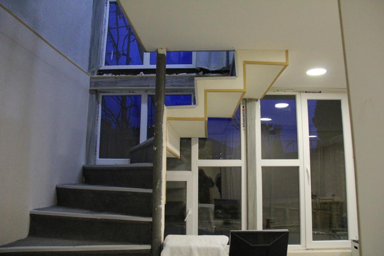 Blossom Hostel Updated ! Обновлено !!! City Center! Perfect Order!!! Snow-White Bed Linen!!! Идеальный Порядок!!! Белоснежное Постельное Белье!!! Центр Города !!! Тбилиси Экстерьер фото