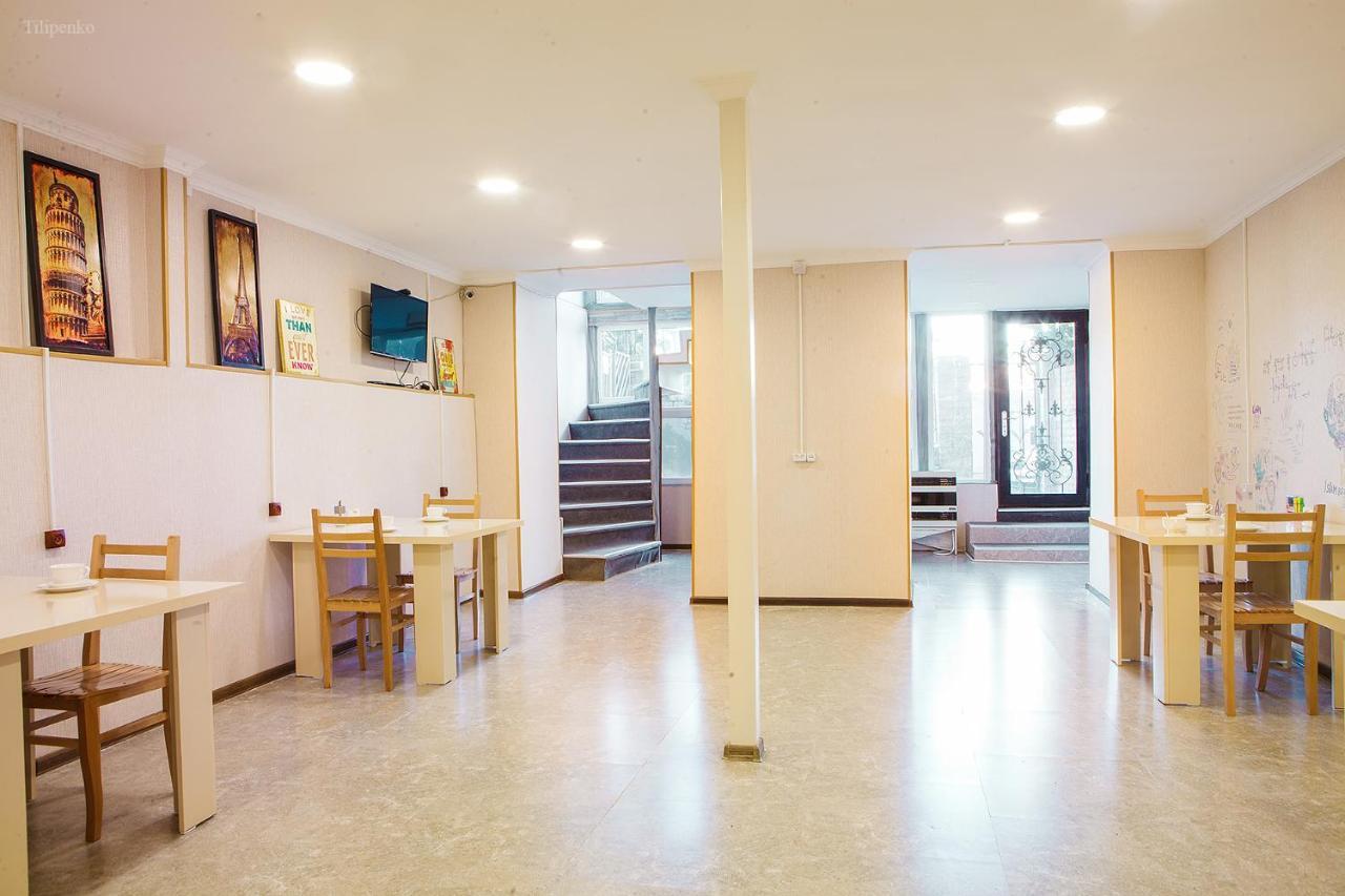 Blossom Hostel Updated ! Обновлено !!! City Center! Perfect Order!!! Snow-White Bed Linen!!! Идеальный Порядок!!! Белоснежное Постельное Белье!!! Центр Города !!! Тбилиси Экстерьер фото