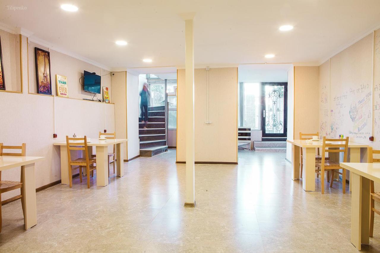 Blossom Hostel Updated ! Обновлено !!! City Center! Perfect Order!!! Snow-White Bed Linen!!! Идеальный Порядок!!! Белоснежное Постельное Белье!!! Центр Города !!! Тбилиси Экстерьер фото