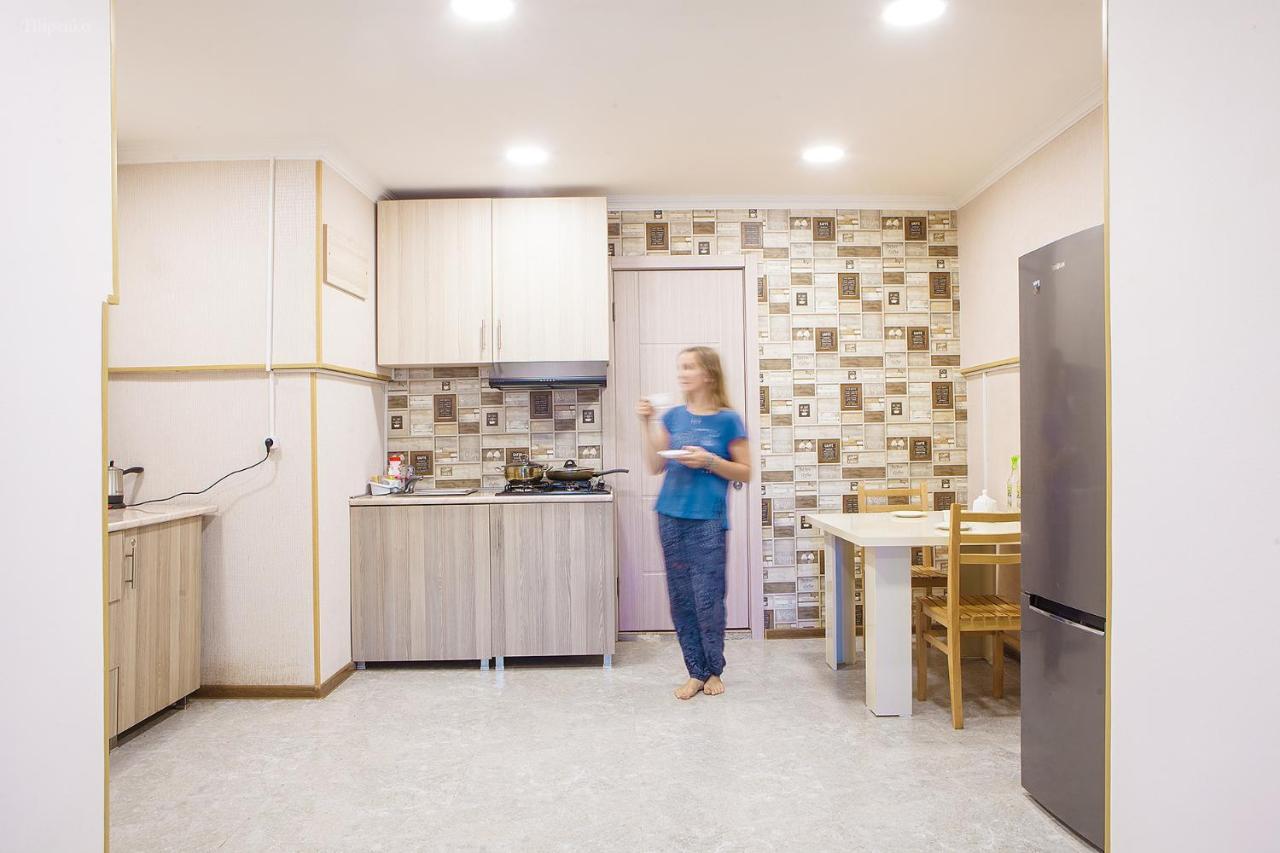 Blossom Hostel Updated ! Обновлено !!! City Center! Perfect Order!!! Snow-White Bed Linen!!! Идеальный Порядок!!! Белоснежное Постельное Белье!!! Центр Города !!! Тбилиси Экстерьер фото