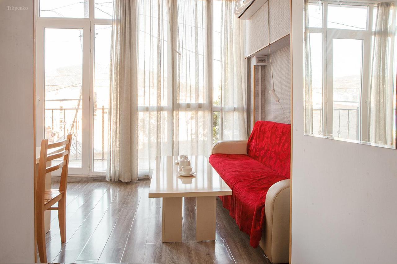 Blossom Hostel Updated ! Обновлено !!! City Center! Perfect Order!!! Snow-White Bed Linen!!! Идеальный Порядок!!! Белоснежное Постельное Белье!!! Центр Города !!! Тбилиси Экстерьер фото